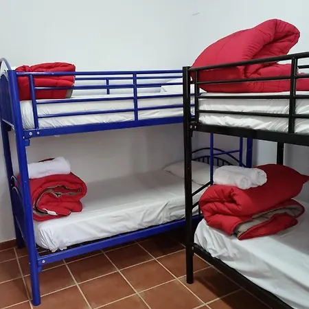 Hostel De *