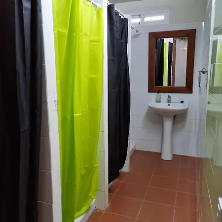 Hostel De *